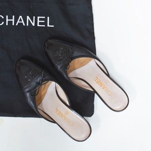 Chanel Black Leather Patent Ribbon Kitten Heel